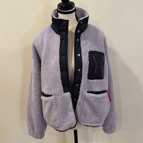 PELOTON Ho121 Sherpa Jacket, size medium - Picture 9 of 11